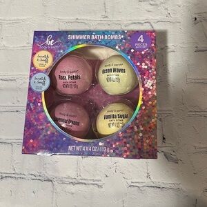 Shimmer bath bombs